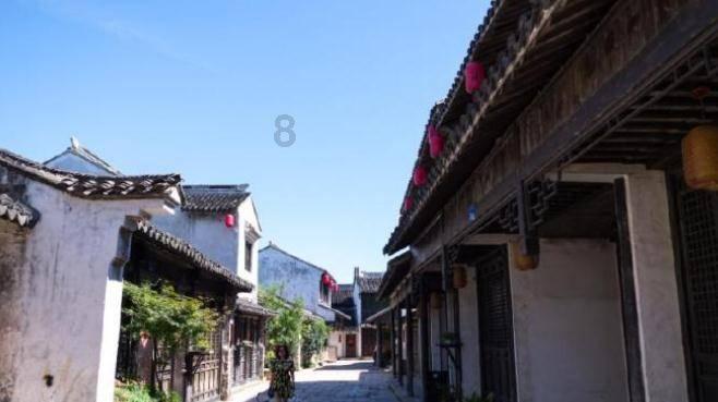 向上跳的香蕉